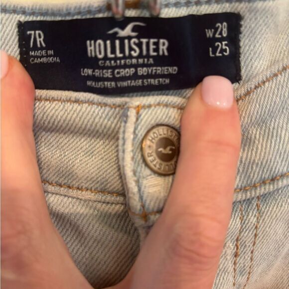 Hollister Blue Low Rise Cropped Boyfriend Jeans with 3 buttons - Picture 5 of 5